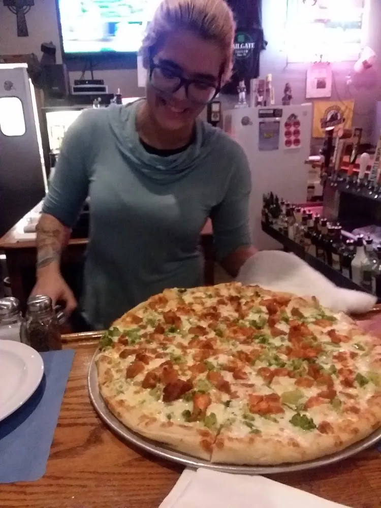 Buffalo Chicken and Broccoli White Pizza